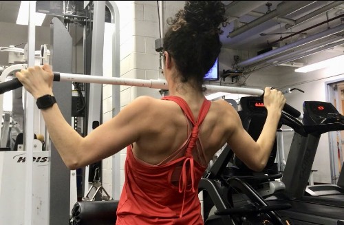 brittany-doing-lat-pulldown exercise 