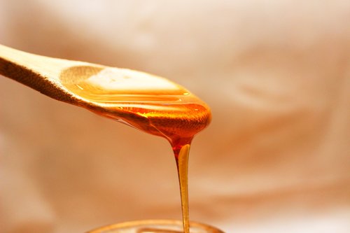 picture of a spoon with honey